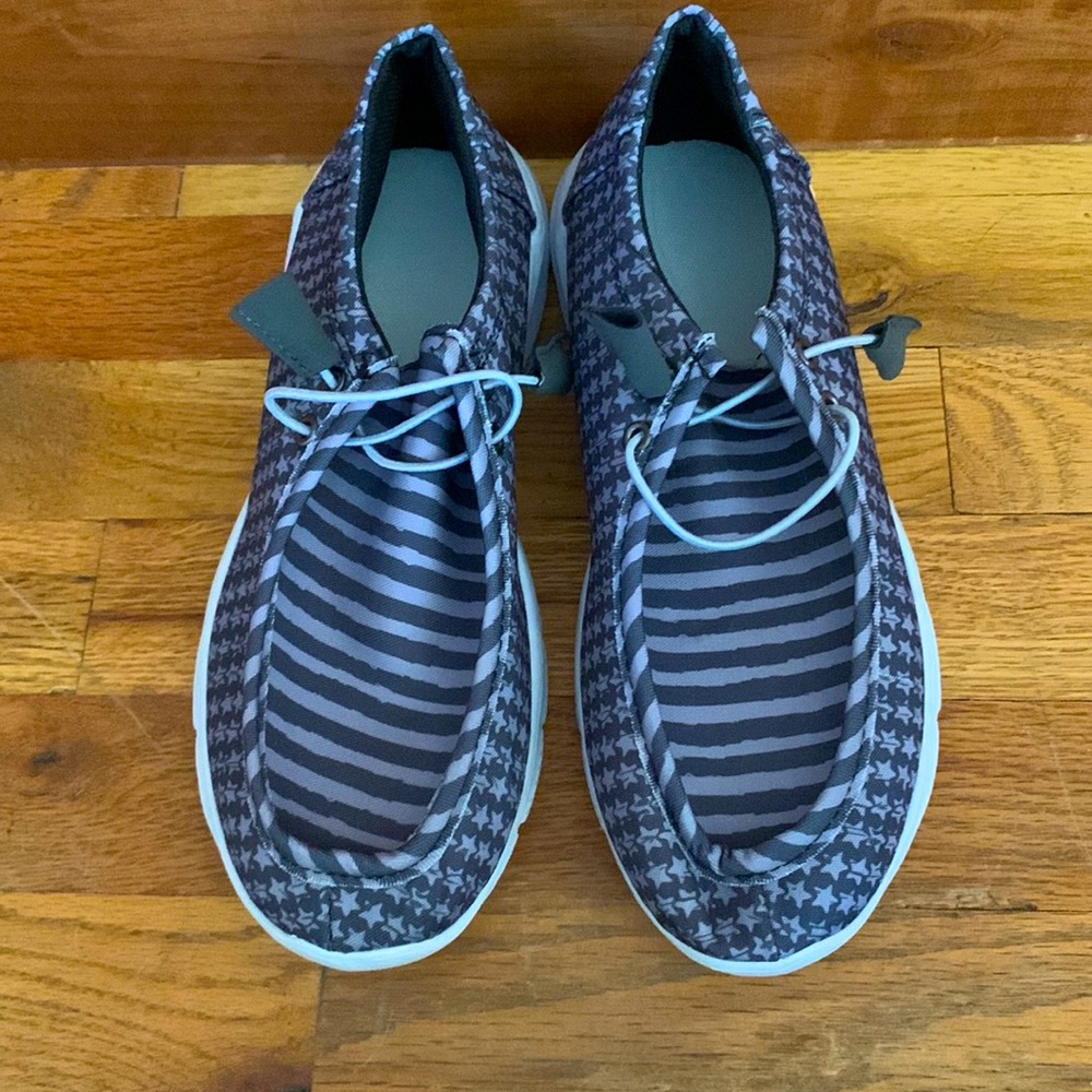 Grey patriotic lace shoes